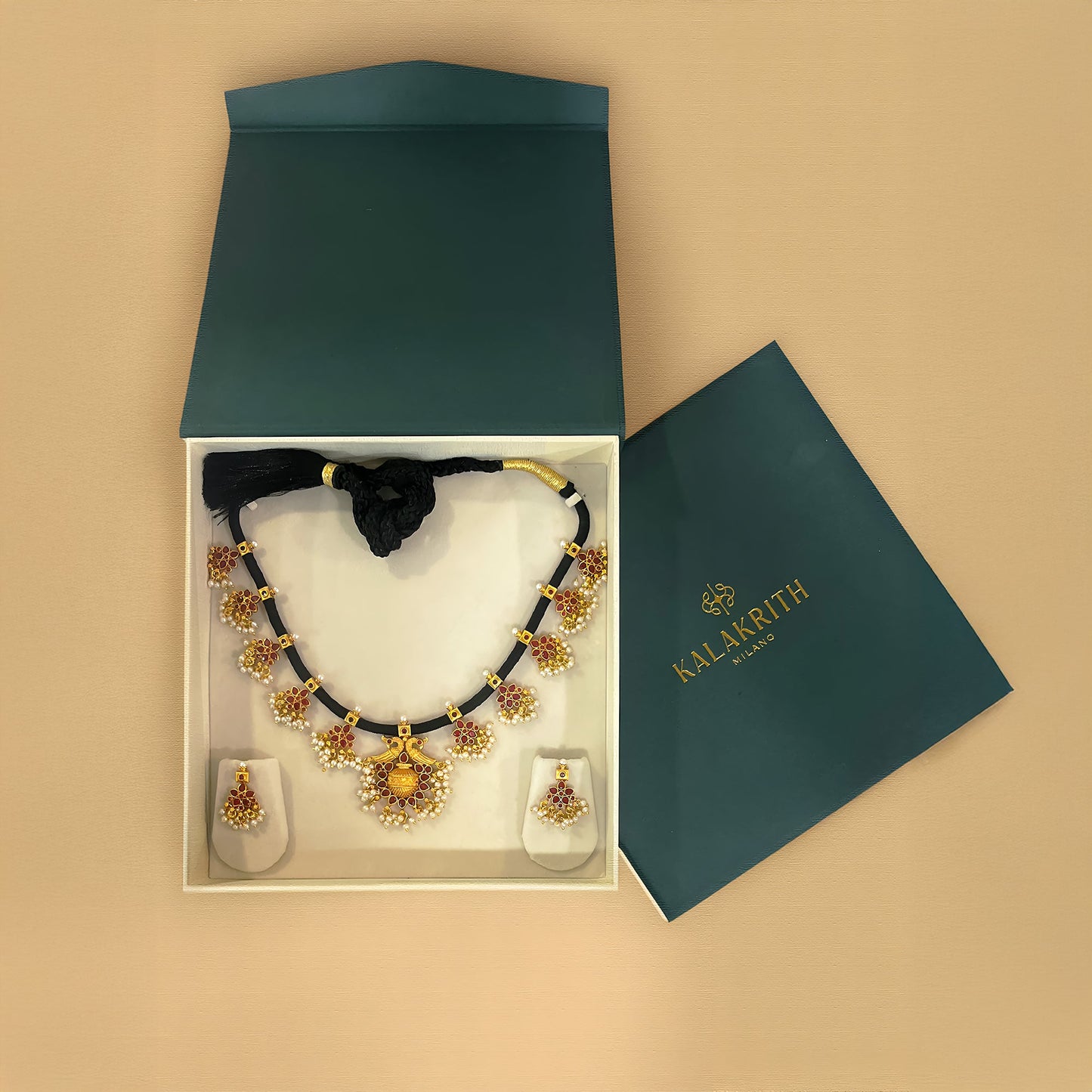 Cord Station Black Necklace Set