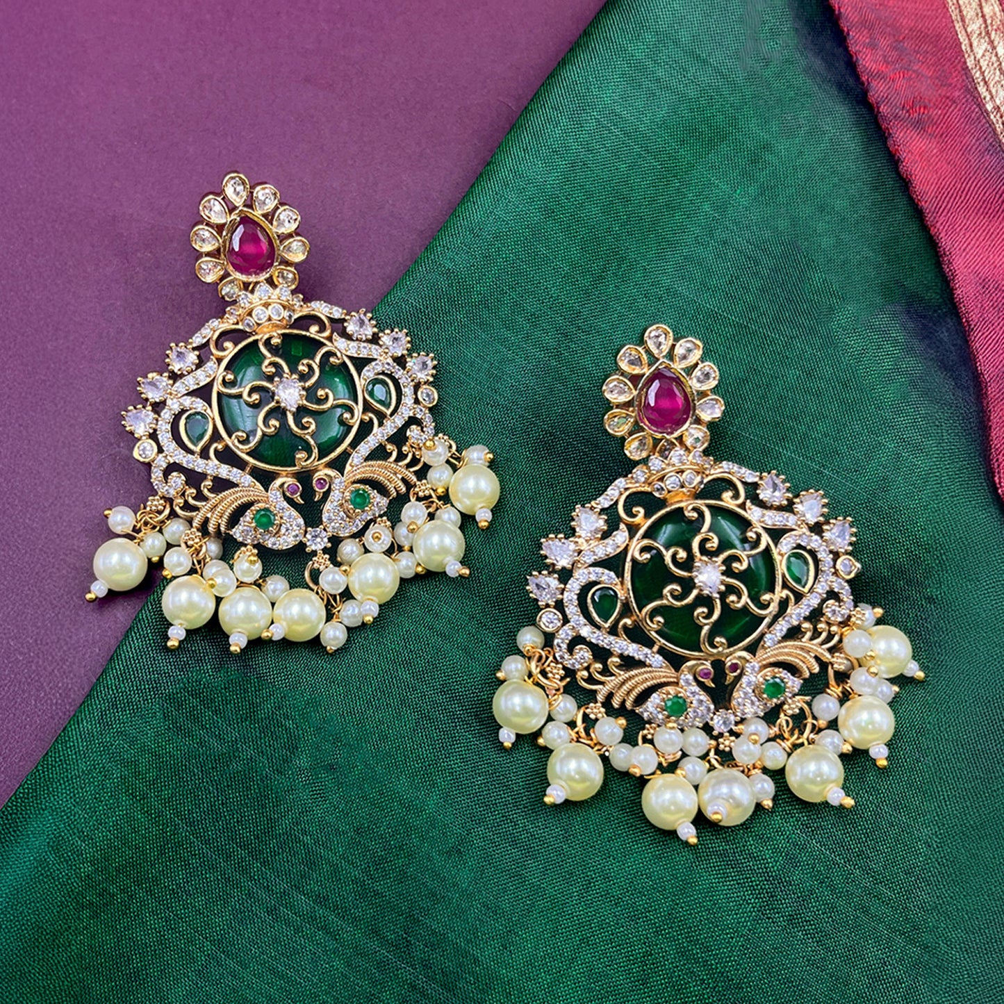 Emerald Rani Gold Earring