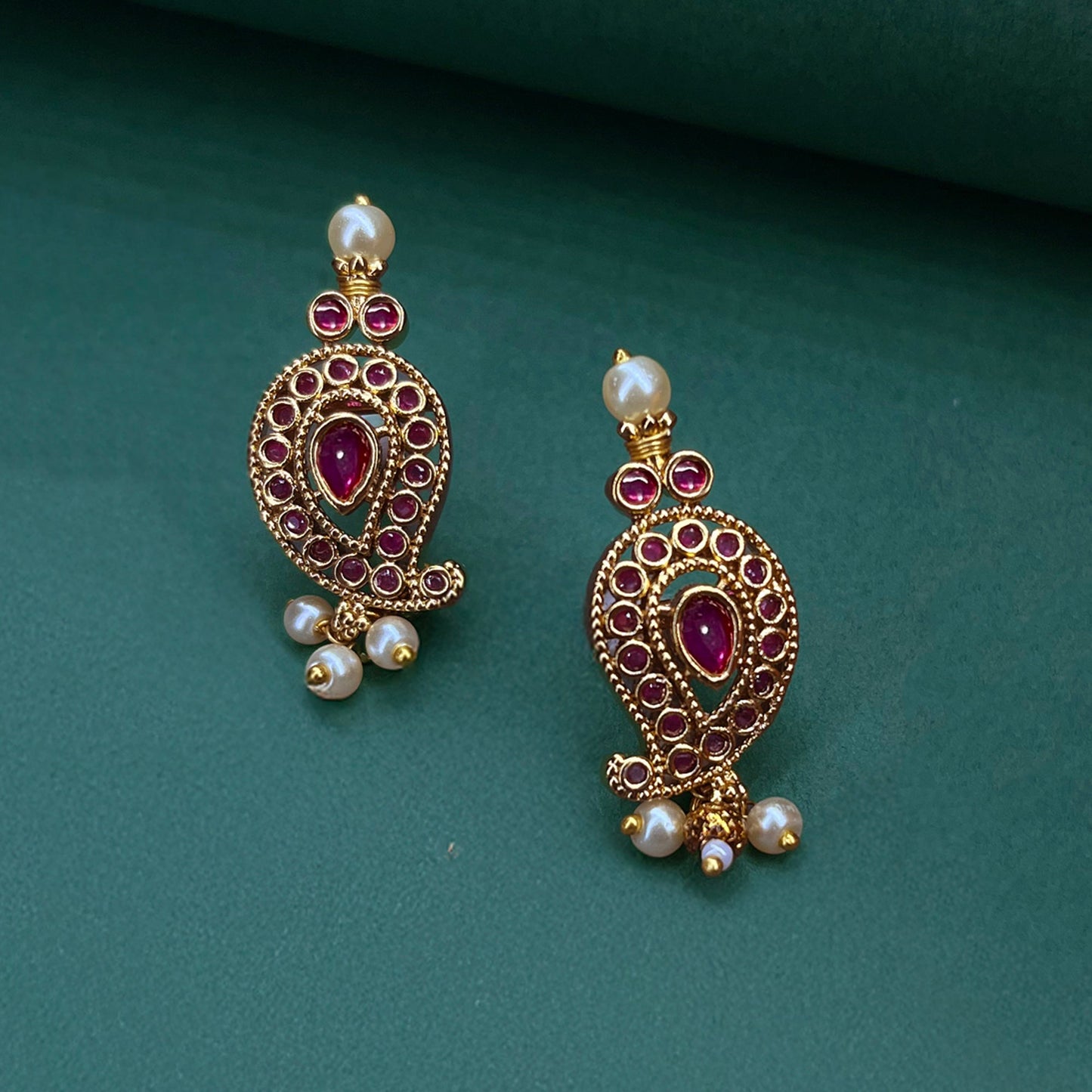Vasundhara Antique Gold Necklace Set