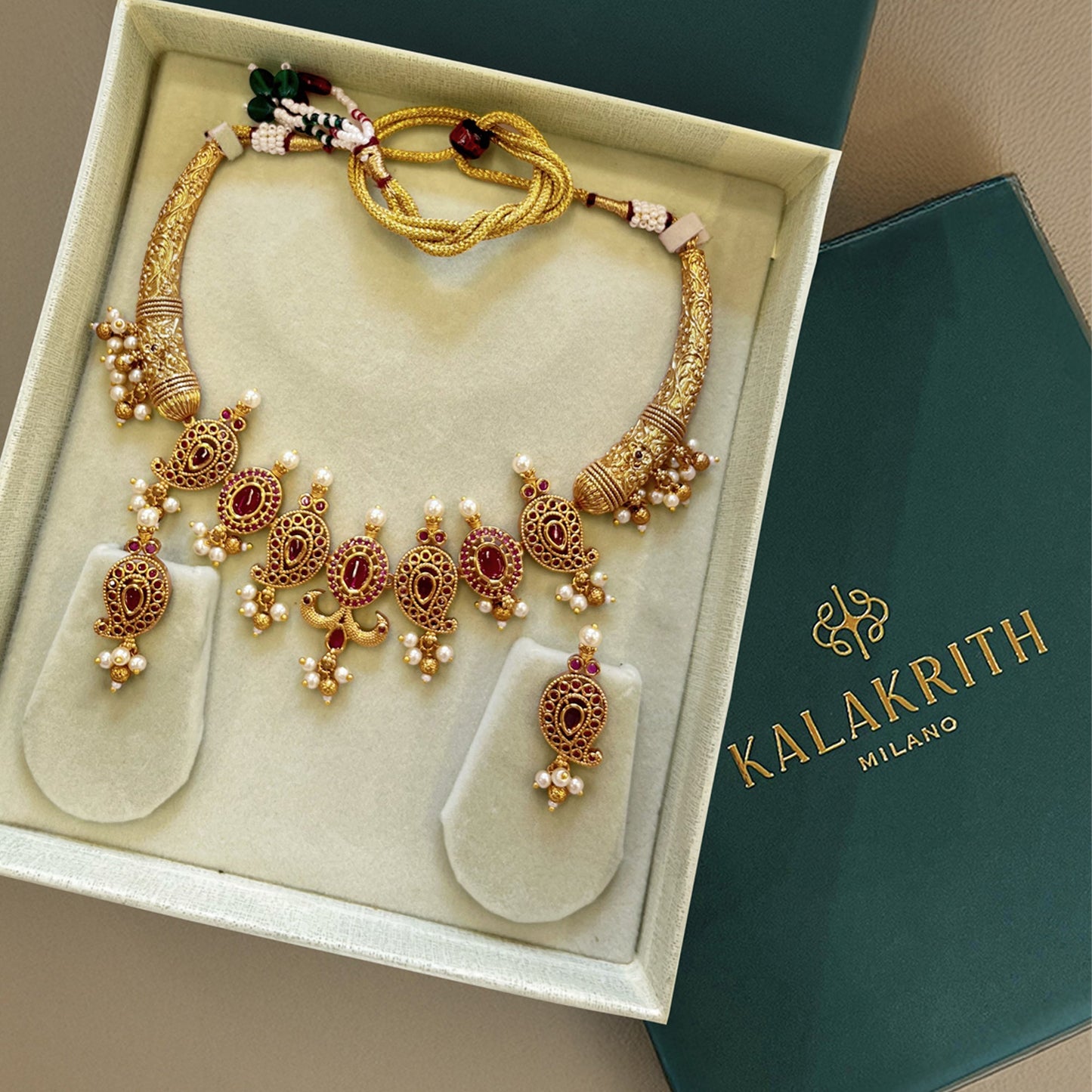Vasundhara Antique Gold Necklace Set