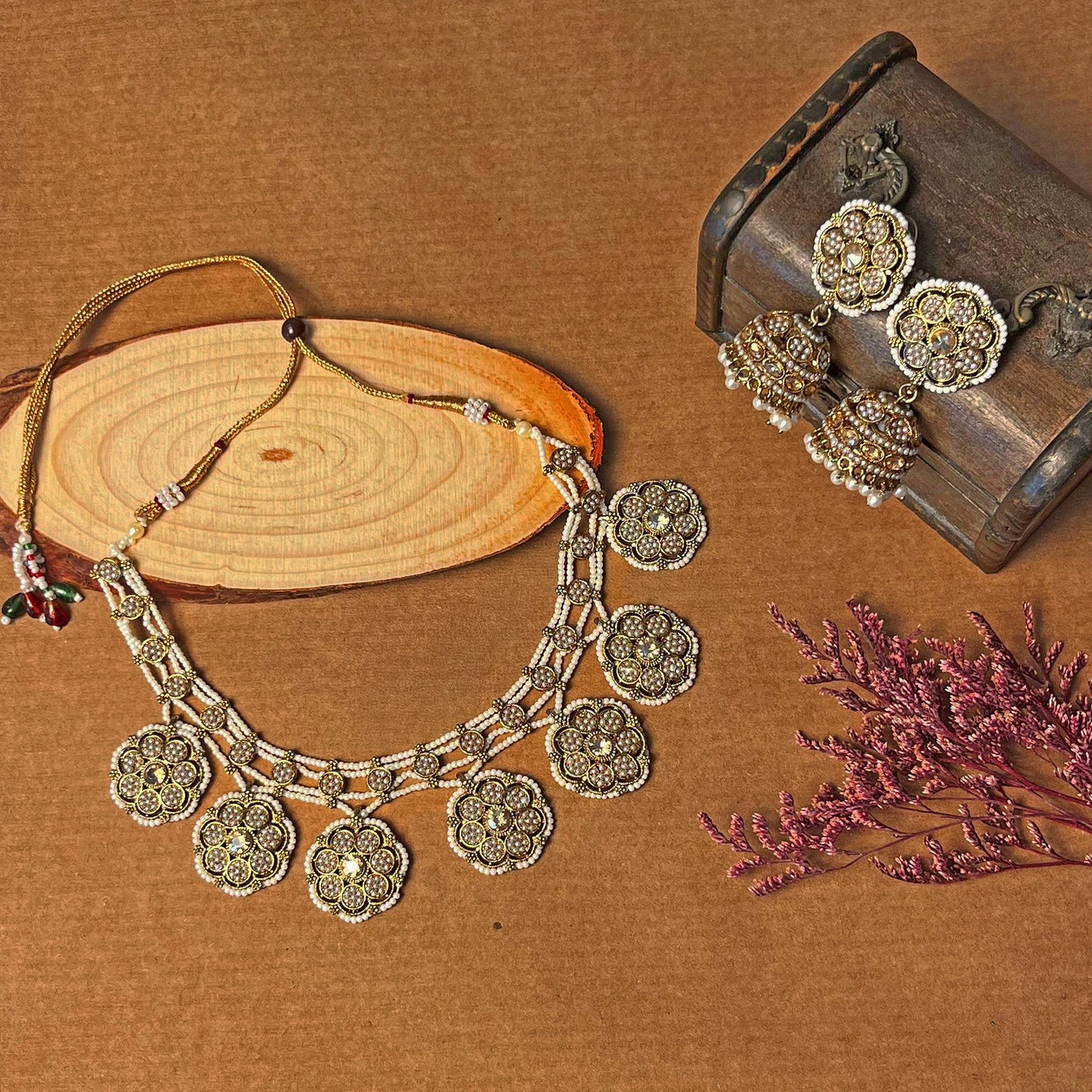 Hoor Floral Necklace Set