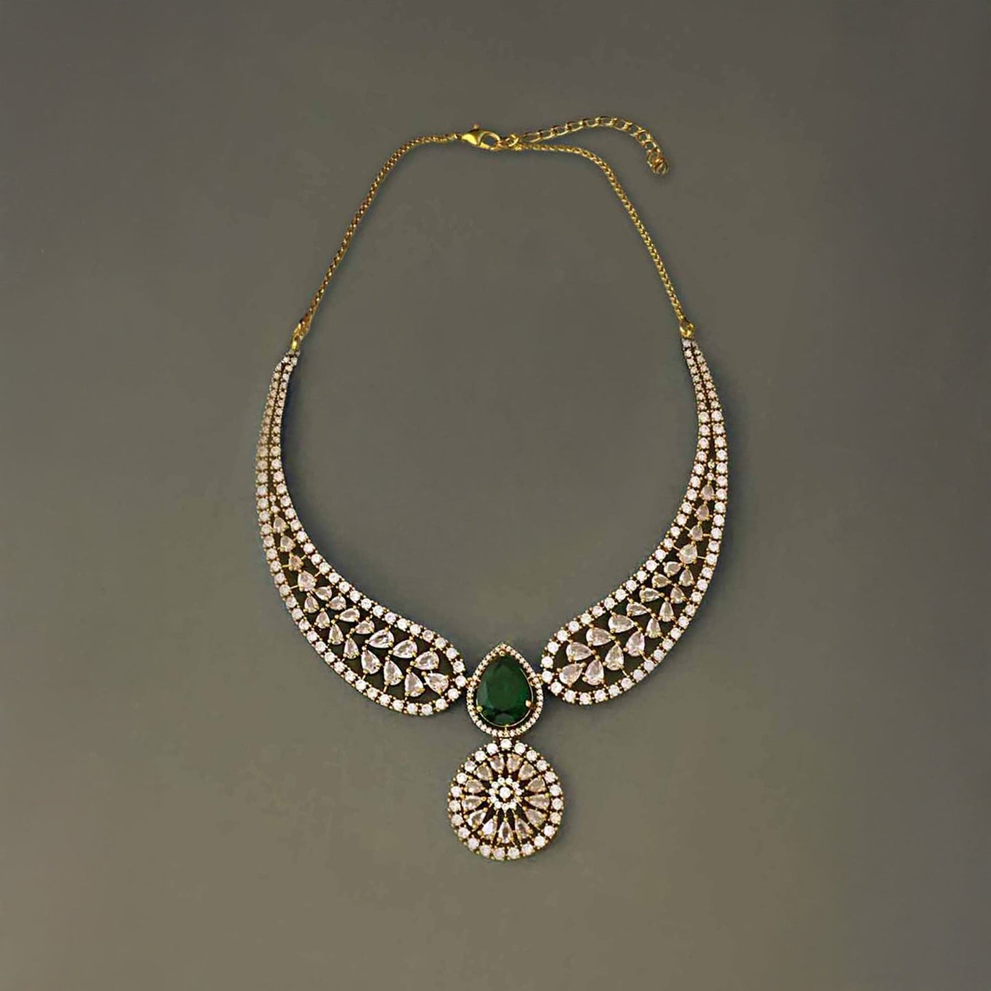 Zoya Emerald Necklace Set