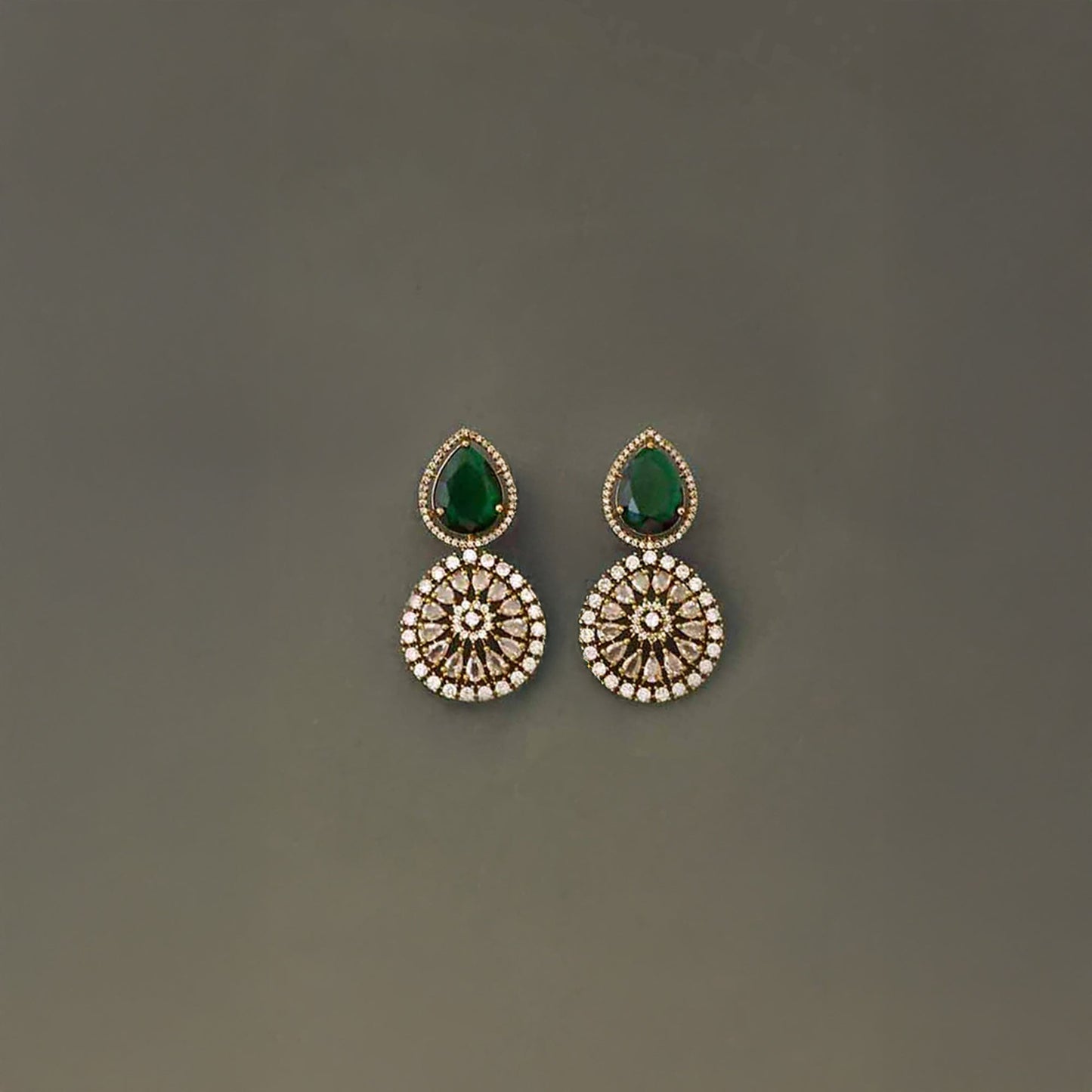 Zoya Emerald Necklace Set