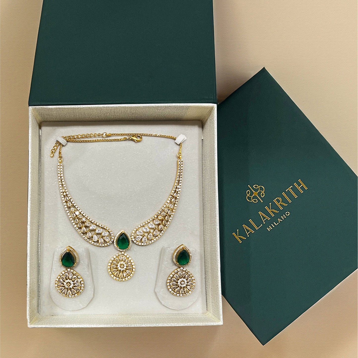 Zoya Emerald Necklace Set