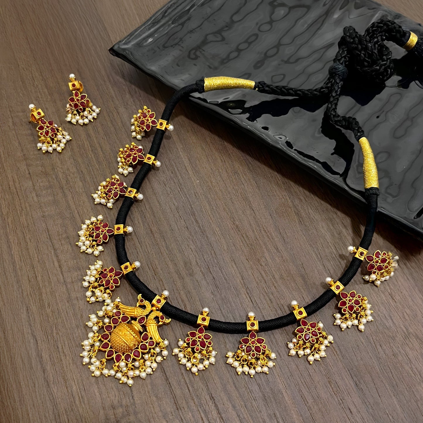 Cord Station Black Necklace Set