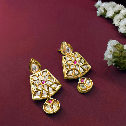 Manjari Hasli Kundan Set