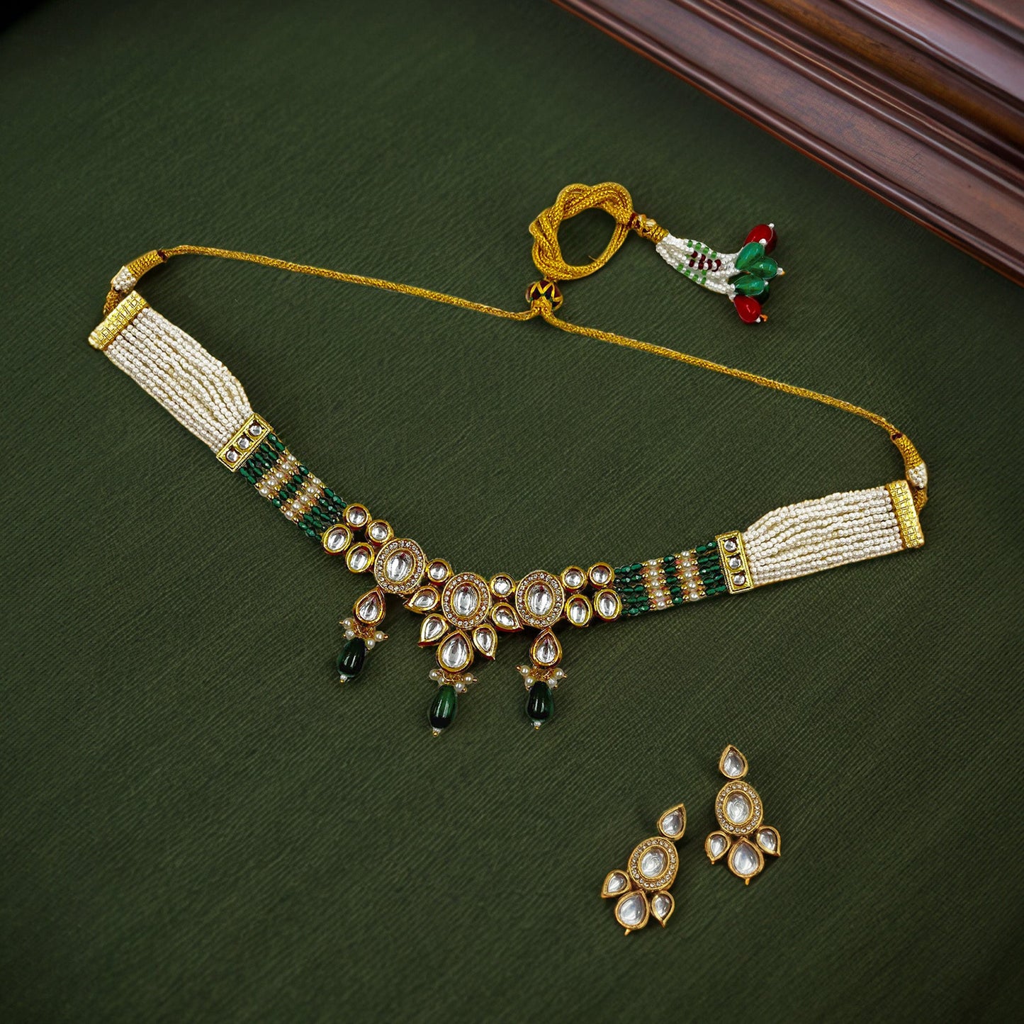 Harini Kundan Choker Necklace Set