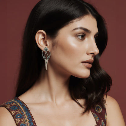 Kainchi Oxidised Studs