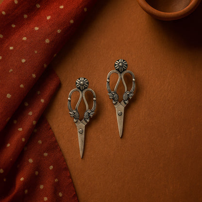 Kainchi Oxidised Studs