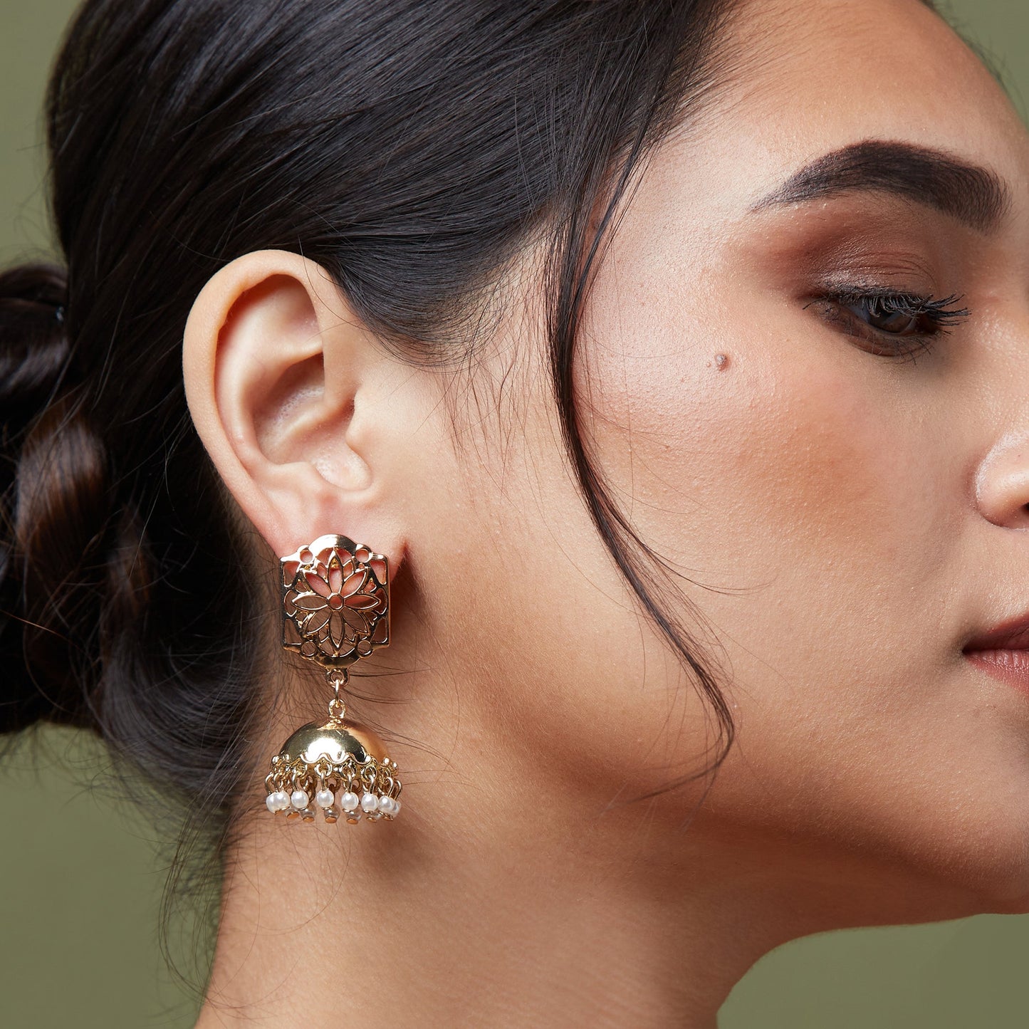 Gold Filligree Jhumka Earring