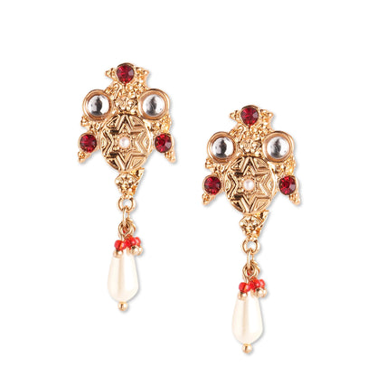 Gold Kundan And Pearl Jewelry Set